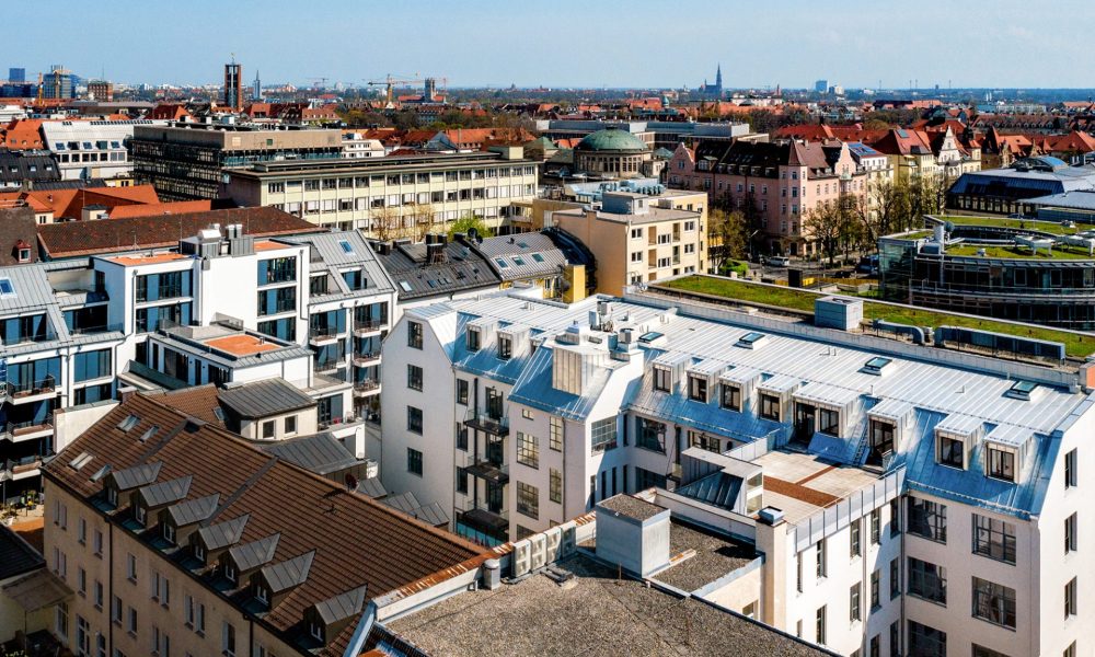 Luftaufnahme DASGOETHE in München und Umgebund, Skyline Altstadt im Hintergrund