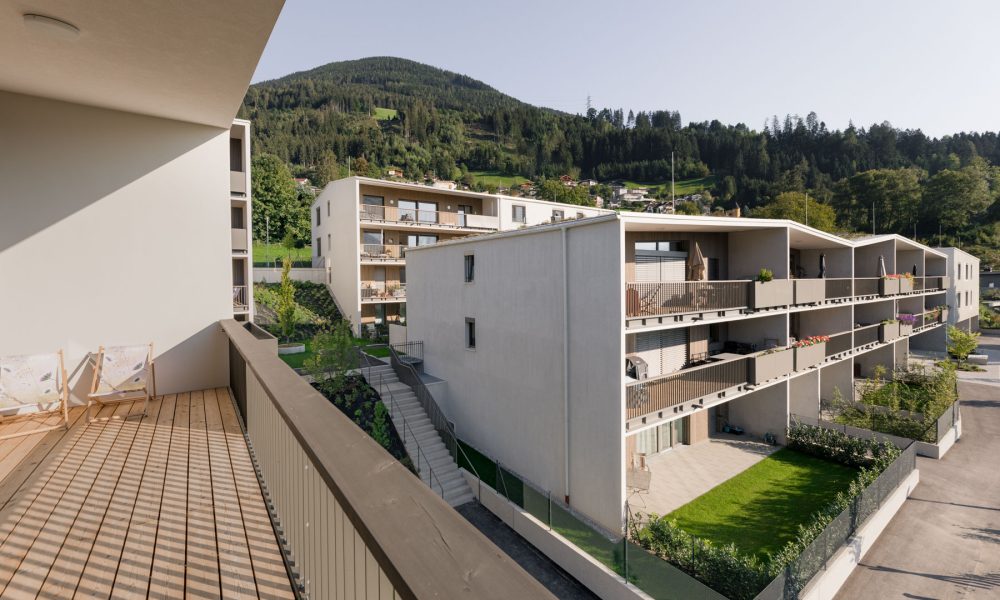 Wohnprojekt Minkuswiese Aussicht von Terrasse auf die anderen Gebaeude