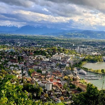 Blick über die Stadt Bregenz mit Bodensee